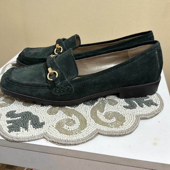 Emerald green suede Liz Claiborne loafers - Picture 4 of 10